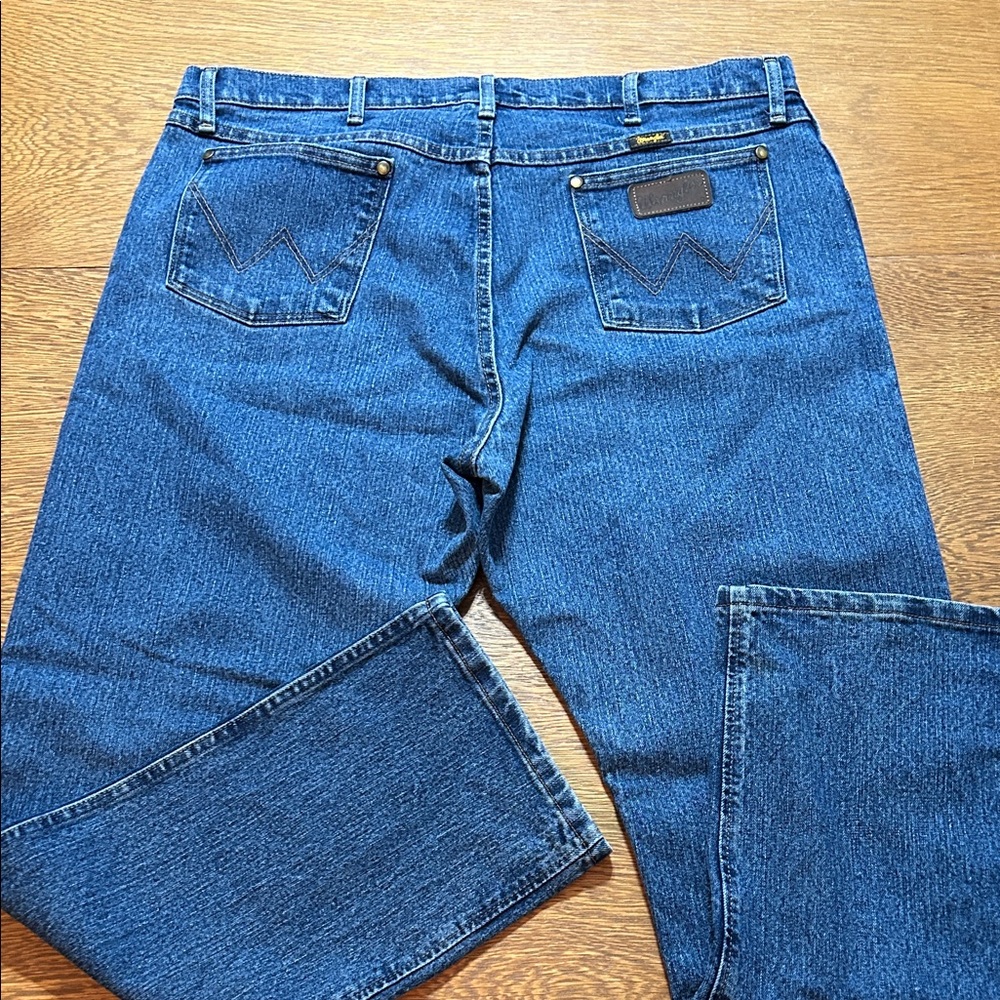 Wrangler Classic Straight Blue Jeans